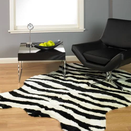 Walk on Me Rugs Black/White Faux Zebra Skin Bold Stripe Rug (4'7 x 6'7)