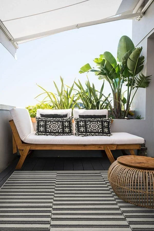 5&x7&, Machine Washable Area Rug, Kid & Pet Friendly, Outdoor Rug, Outdoor Offset Stripe Black Rug, Ruggable